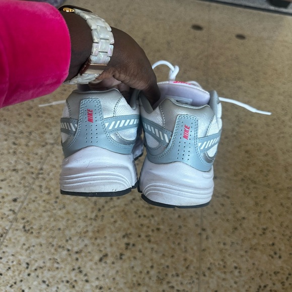 Nike initator size woman’s 10.5 - Picture 2 of 4